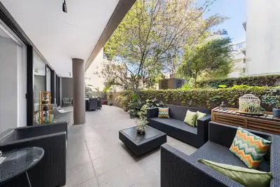 Image de Groundfloor Surry Hills Retreat with Cinema