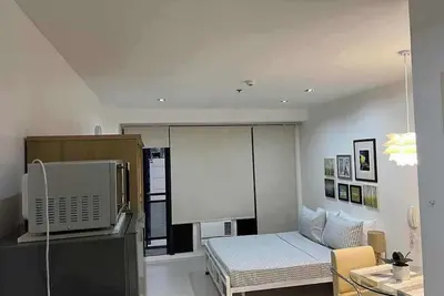 Image de Gramercy Residences studio with Balcony facing city skyline
