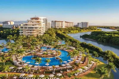 Image de 3| Grand Luxxe | Pool | Concierge | Lux Resort