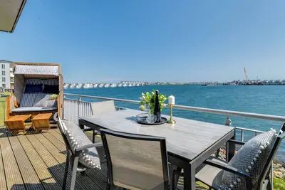 Image de Palstek- 1st row on the water, three terraces, sauna, whirlpool, 360° roof terrace