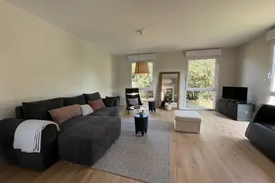 Image de Gîte Contemporain au Cœur du Village avec Jardin et Climatisation