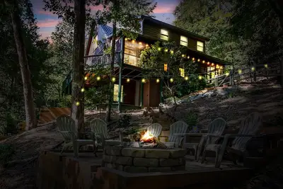 Image de New Listing! Mtn Cabin: Fire pit, Hot tub Views