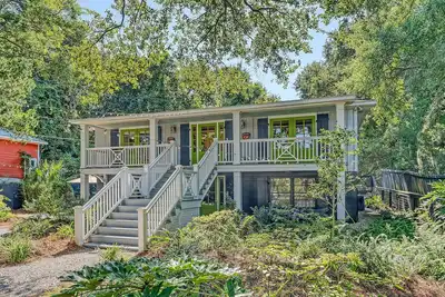 Image de 209 W Indian - Cabin by the Sea - Two Living Areas -Spacious Yard- Pets Considered