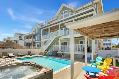 Awakening Sun *Elevator*Pool*Theater*Dogs Allowed