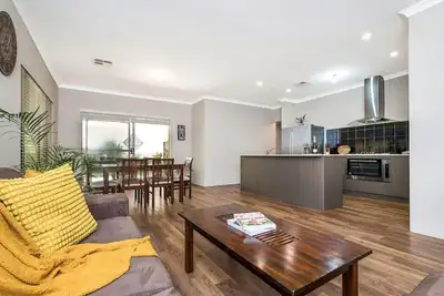 Image de Family Friendly 4br Home - Free Parking, Fast WiFi