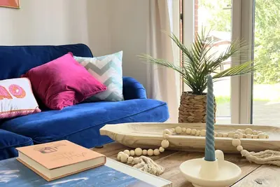 Image de Artistic, Bright & Spacious 3 Bedroom Home