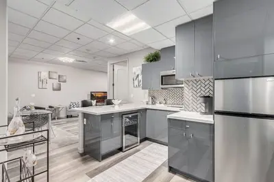 Image de Stylish & Prestigious 2 Bed 2 Bath-On The Avenue