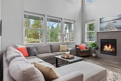 Image de Luxury Modern Home—Gas Fire Pit, Bikes, Golf Clubs! Near Cda Golf Course & Elke Point Venue!