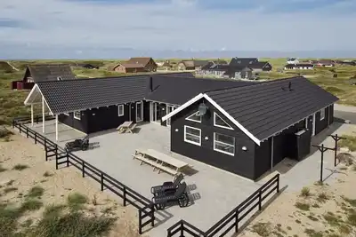 Image de Beautiful vacation home with indoor pool and large activity room near Harboøre.