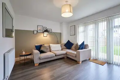 Host & Stay | Hewitt Close