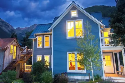 Image de Spruce House - Luxury Home, Downtown Telluride, Walk to Ski, Views