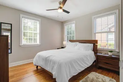 Image de Charming house beautiful Charleston 30+ Day Rental