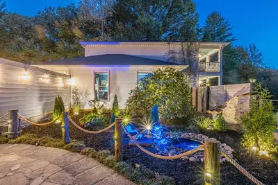Image de A Real Antebellum Plantation Vibe with all the Modern Luxury, near Alpine Helen