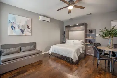 Image de Palmer Hotel Suite Retreat in East Downtown