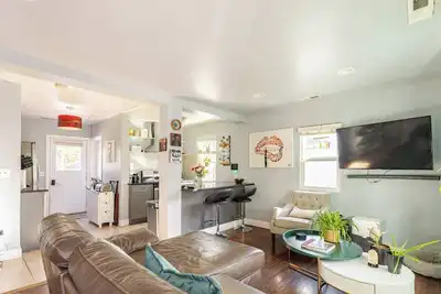Image de Centrally located 2-bedroom home in Millcreek with nice amenities 🏙️ 🏞️