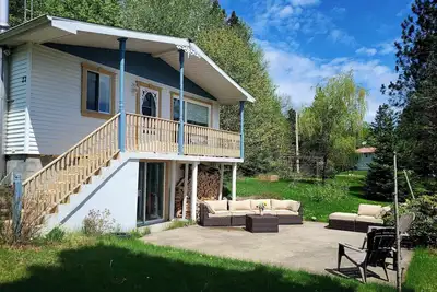 Image de Chalet Coccinelle par Abri du Loup\nIntime au bord du lac