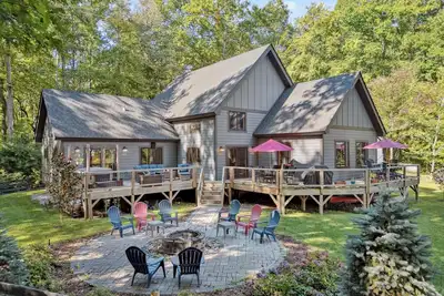 Image de Large Secluded House in Hendersonville with jaw dropping views!