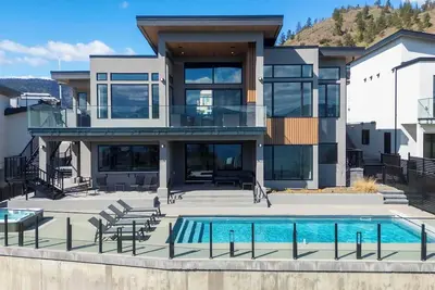 Image de New Large Luxury Home with Pool & Views