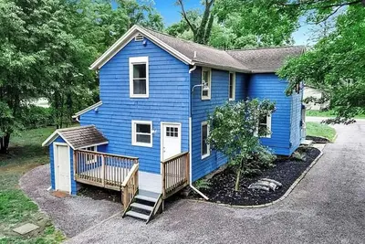 Image de Charming 4-bedroom 1800's farmhouse with WiFi, Ac in serene Cowlesville