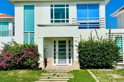 Image de Oceanfront Mansion With Pool 3