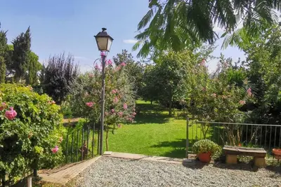 Image de Rooms and apartment in a house with a garden more than 200 years old.