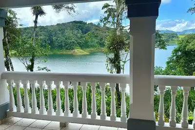 Image de Lakefront 3 bed 3 bath townhouse with tennis court, pickleball court and pool\n