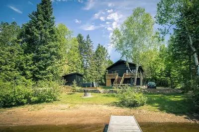 Image de À 2 min du Ski Garceau, Chalet au bord de l'eau idéal pour vacances