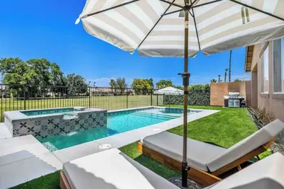 Image de The Jeffrey: Golf. Pool. Its your world!