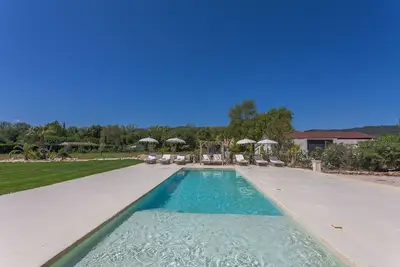 Image de Maison de vacances 'Le Mas Montserrat' avec vue sur les montagnes, Wi-Fi et climatisation