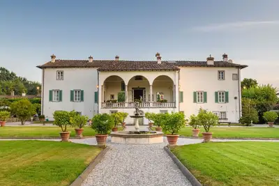 Image de Air Conditioned 10 Bedrooms Luxury Villa and Pool in Lucca
