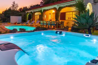 Image de Modern Villa With Heatable Pool, Jacuzzi, Barbecue, Wi-Fi And Air Conditioning