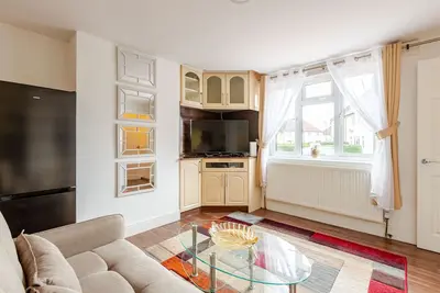 Image de Parkside Haven, Modern 2-Bed Flat with Ensuites, Free Parking & Self Check-In