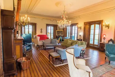 Elegant Victorian & Quarters