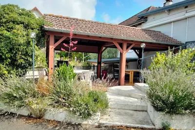 Image de Maison de vacances 'Chez Chriss' avec terrasse partagée, jardin partagé et Wi-Fi