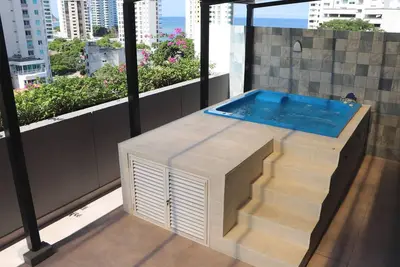 Image de Luxury and Relax! Apartment with Private Jacuzzi and Bbq in front of the beach.