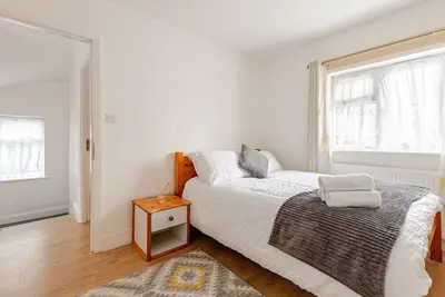 Image de The Oakland, Spacious 3-Bed Flat with Fast WiFi, Free Parking & Self Check-In