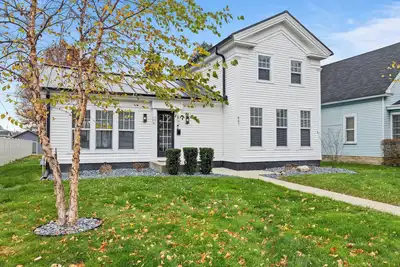 Image de Modern Farmhouse in Charming Neighborhood Walking Distance to Downtown