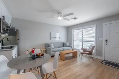Image de Beach House Oki - Two King Suite in hotel on Oak Island, North Carolina