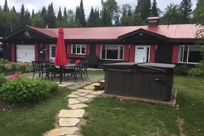 Image de Chalet Tranquille avec piscine