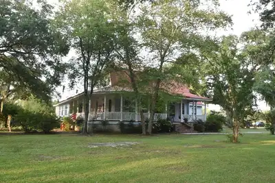 Image de Charming 4-bedroom Farmhouse in Moncks Corner