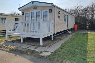 Image de Cosy 6 berth caravan with Wi-Fi at Dovercourt Holiday Park in Essex ref 44407h