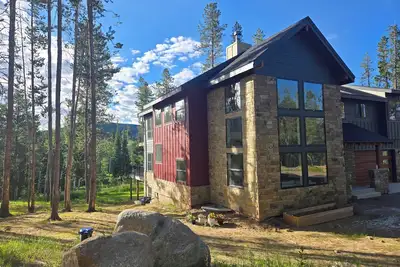 Image de 5 Bedroom Custom Stagecoach Mountain Home