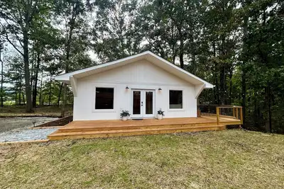 Image de Luxury Bungalow w/Scenic Tree View - near Travelers Rest & Furman University.