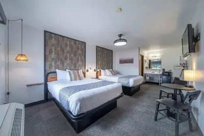 Image de 10-Hansen Inn & Cabins, Room, Double Queen, 2nd Floor, Dog Friendly, No Smoking