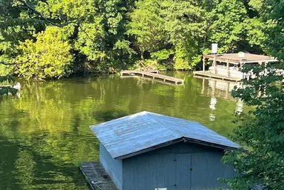 Image de Family Friendly River Cabin! Bring the boat!