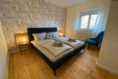 Image de d'exception-Reihen-Maison-Vue sur Jardin-Salle de bain privée séparée