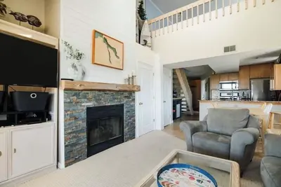 Image de Amazing Location! Condo in Heart of Downtown-Walk to Restaurants, Shops & Beach