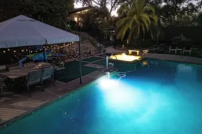 Hilltop Manor- Views - Family Home/Private - Pool and Spa
