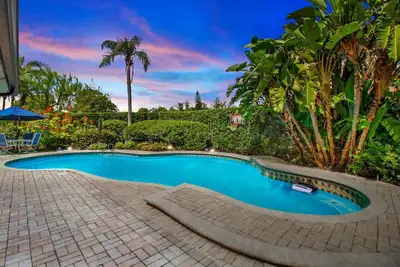 Image de Tropical Haven: Private Pool, Hot Tub, and Bliss