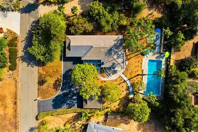 Image de Charming & Tranquil Home in Wine Country with Game Room and Pool